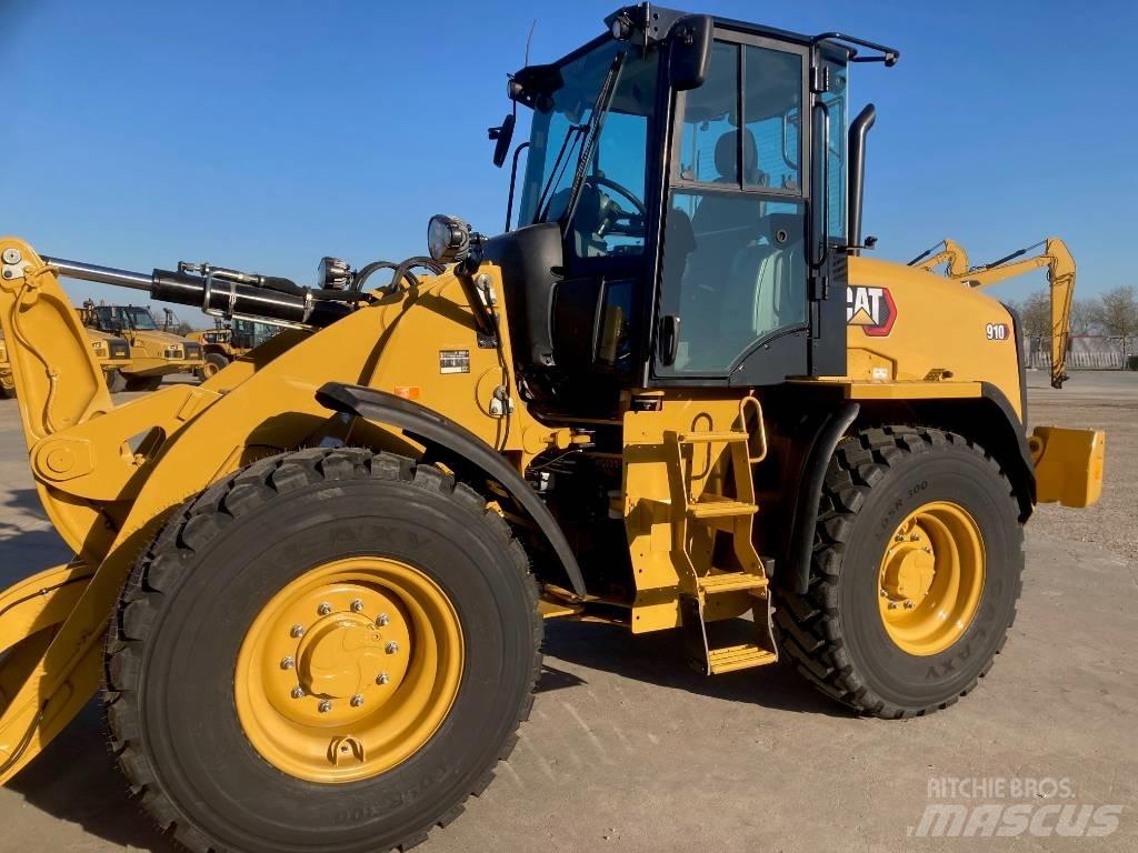 CAT 910 Колесни товарачи