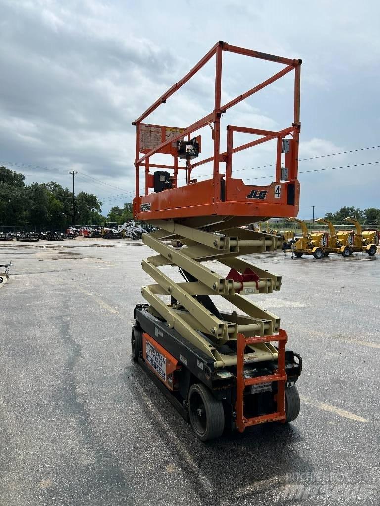 JLG R2632 Ножични работни платформи