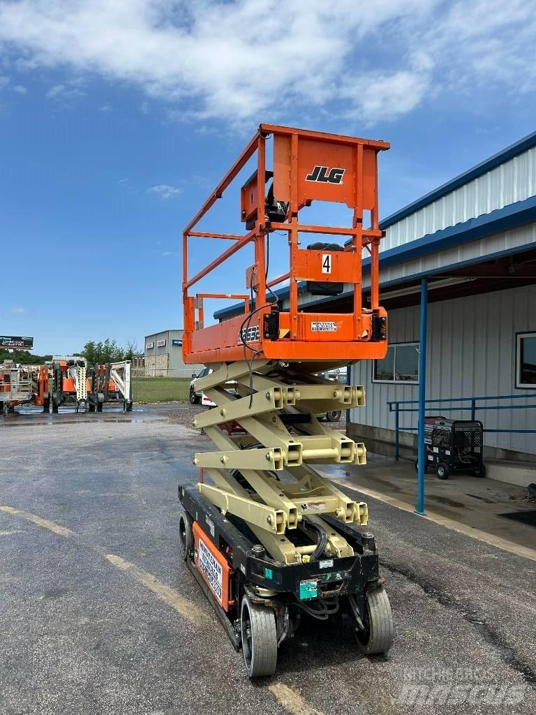 JLG R2632 Ножични работни платформи