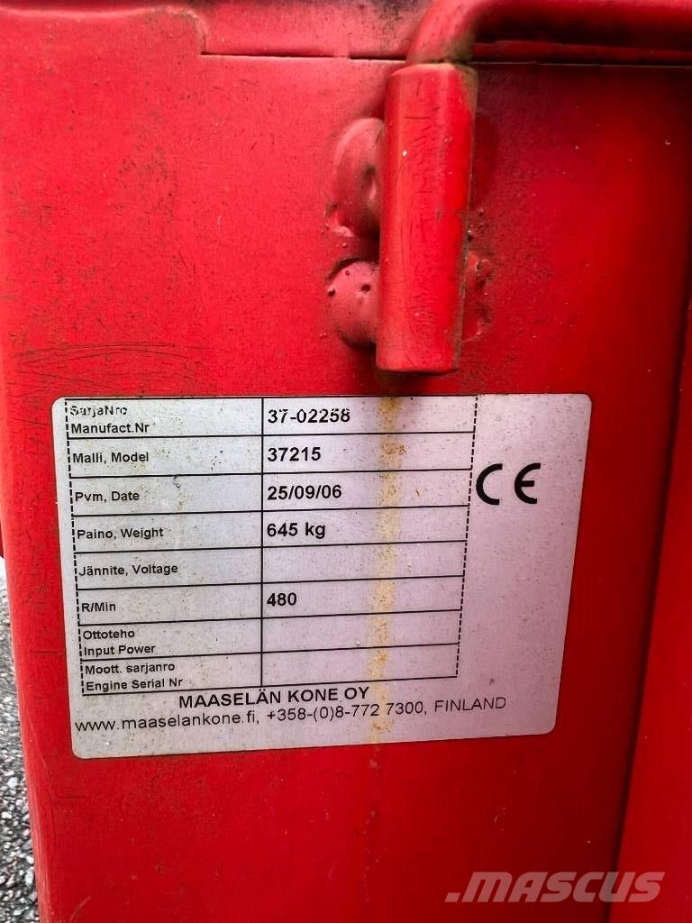 Hakki Pilke 1X37 Машини за цепене и рязане на дърва