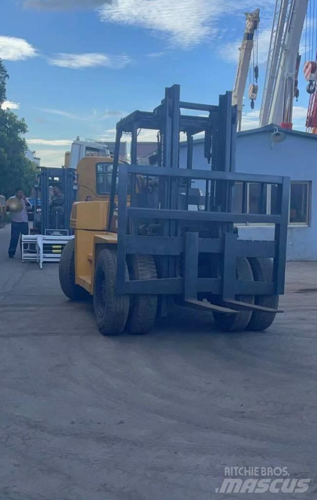 Komatsu 10 Ton Дизелови камиони