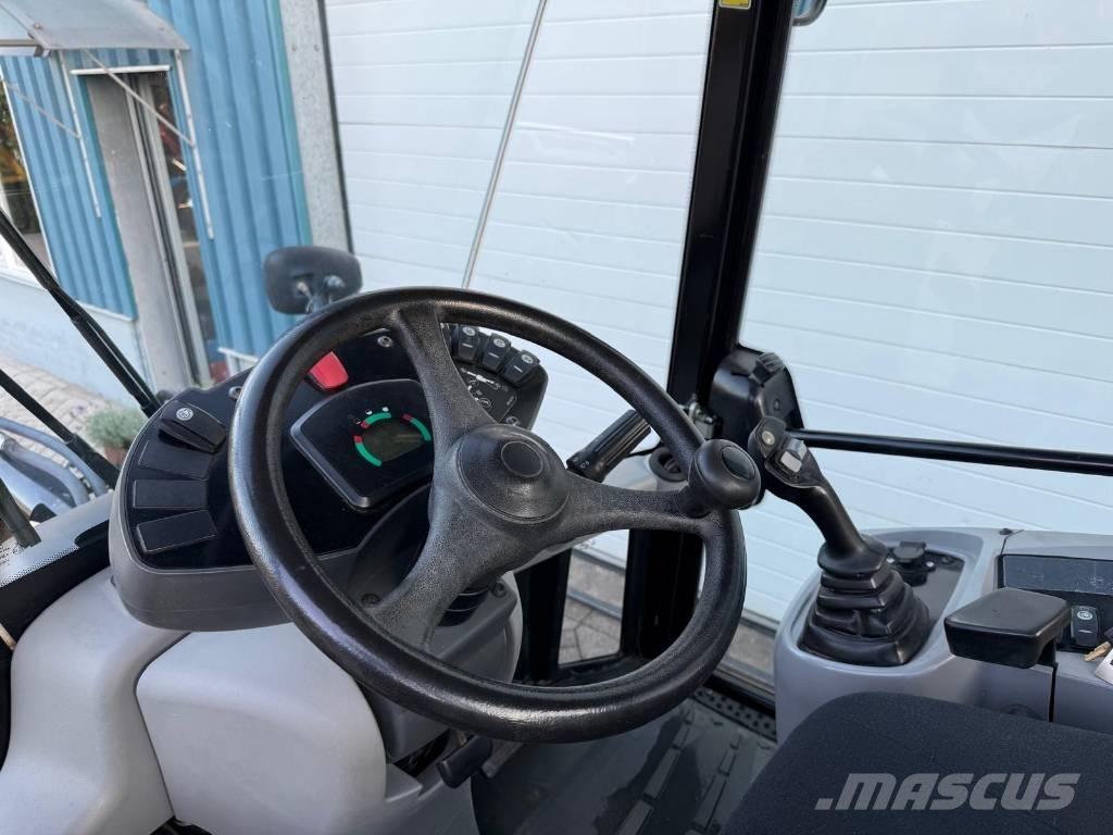 CAT 907 H Колесни товарачи