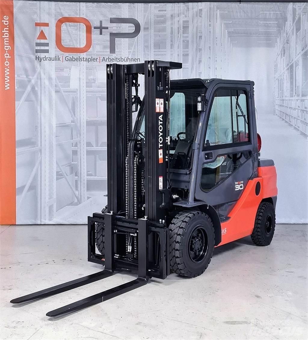 Toyota 02-8FGF30 Камиони с АГУ