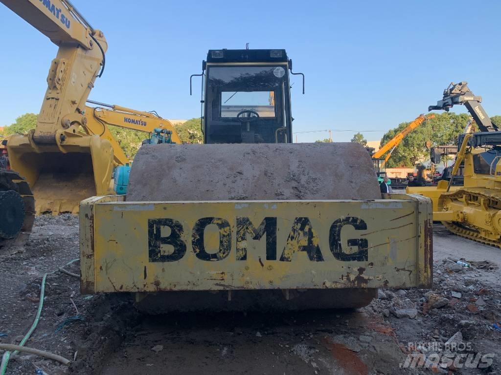 Bomag BW 225 D-3 Двойни барабанни ролки
