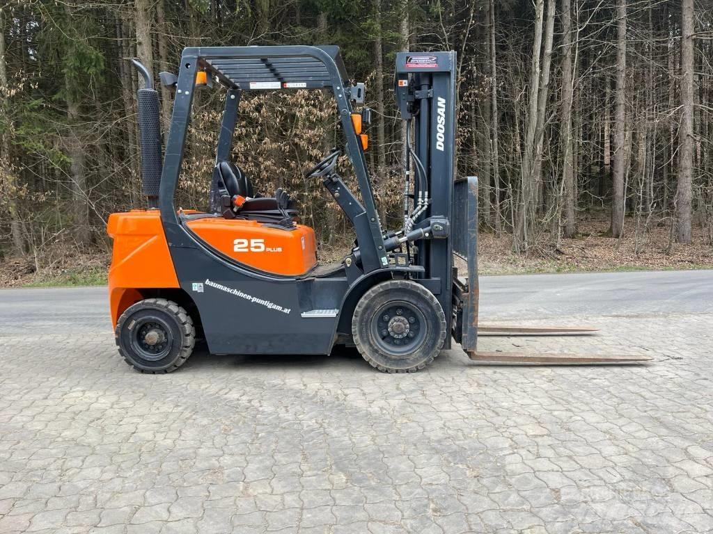 Doosan D 25 GP Дизелови камиони