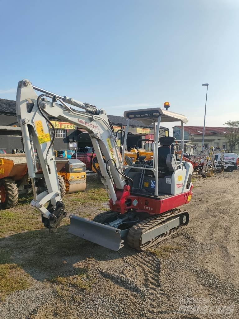 Takeuchi TB 225 Мини екскаватори < 7 т