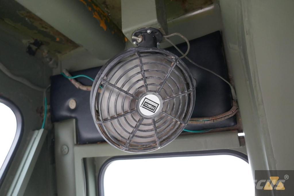 CAT D7G Ex-army Верижни булдозери
