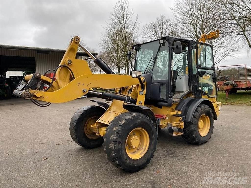 CAT 908M Колесни товарачи