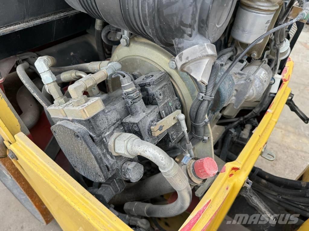 Dynapac CC1100 Двойни барабанни ролки
