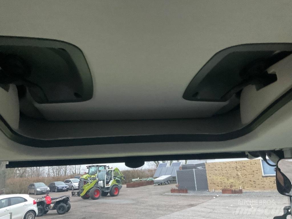 CLAAS ARION 450 Трактори