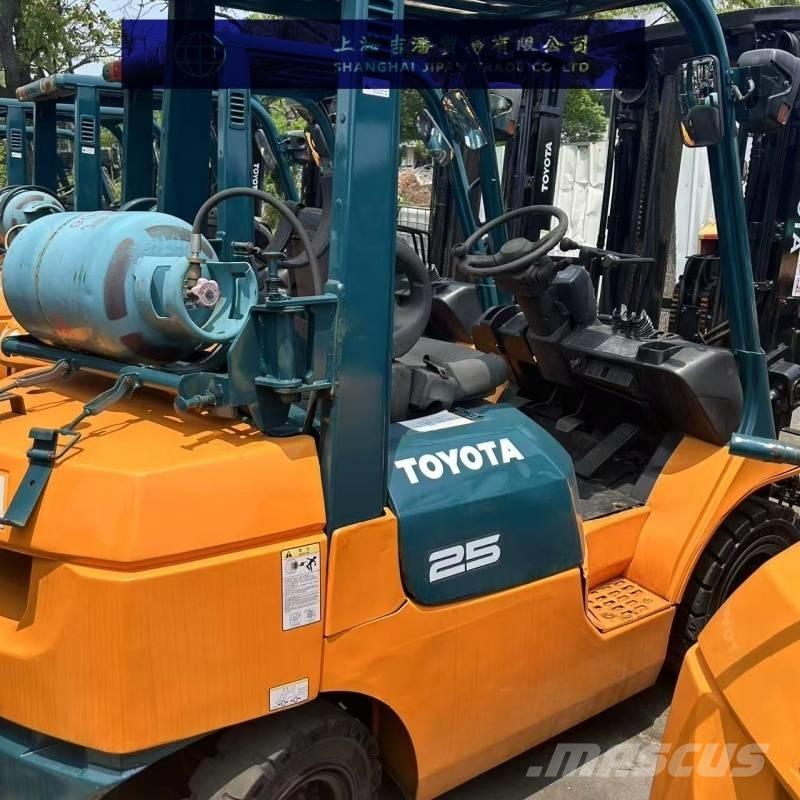 Toyota 7 FGU 25 Дизелови камиони