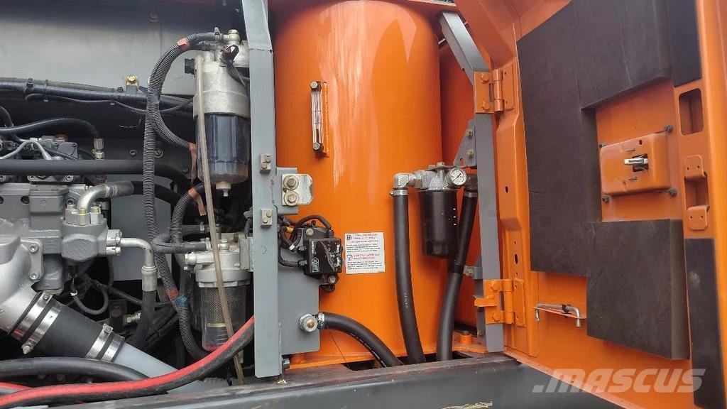 Hitachi ZX220W-5B Колесни екскаватори