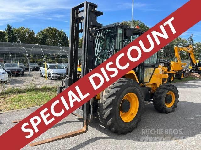 JCB 930 RTFL Камиони за херавни местности
