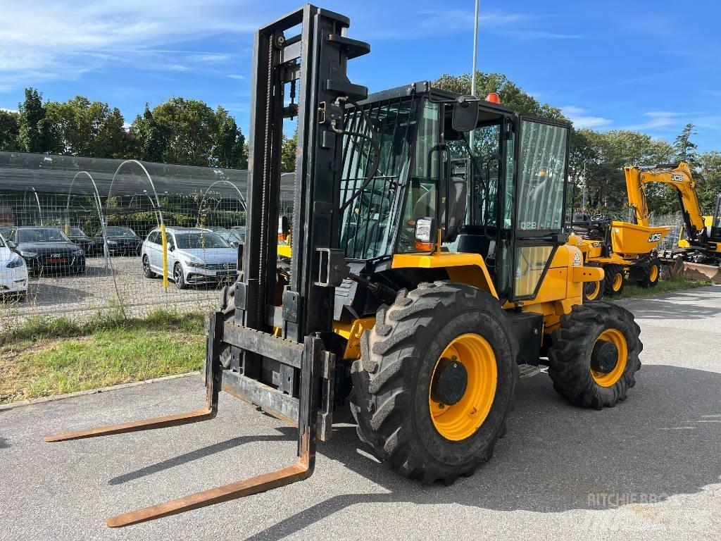 JCB 930 RTFL Камиони за херавни местности