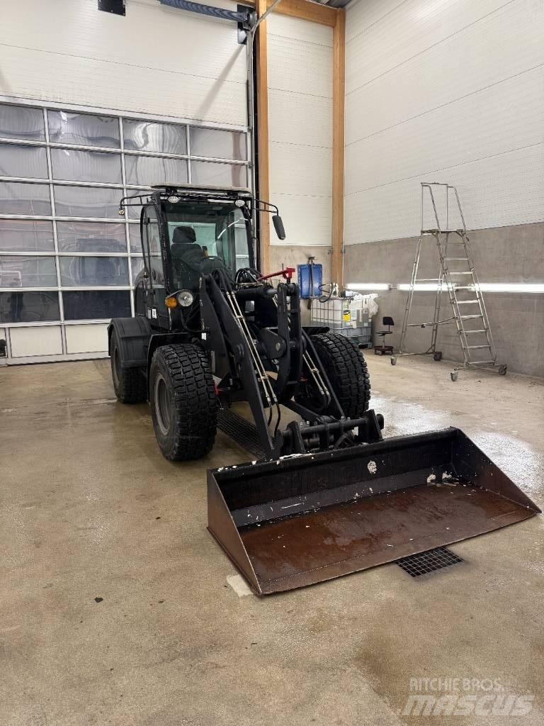 D-Machine  2550 Колесни товарачи