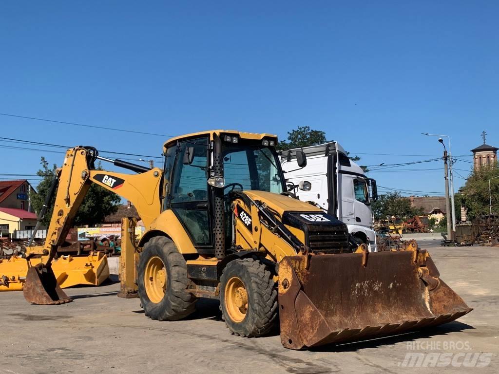 CAT 428 F Товарач със заден ексватор