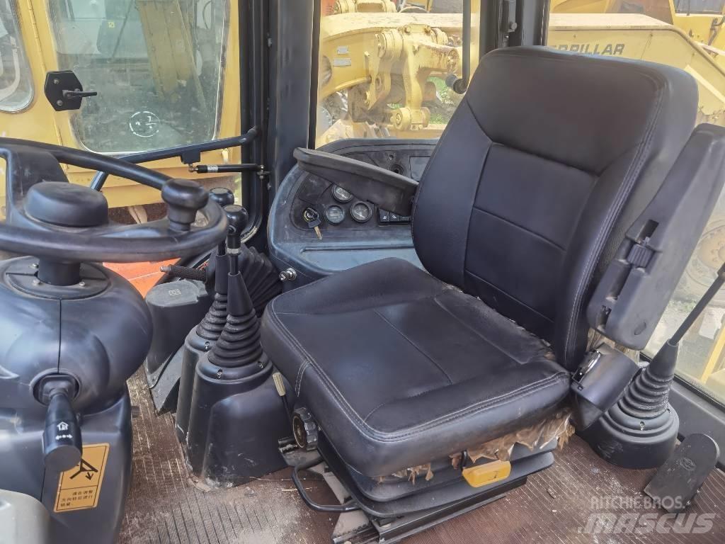 CAT 420 F Товарач със заден ексватор
