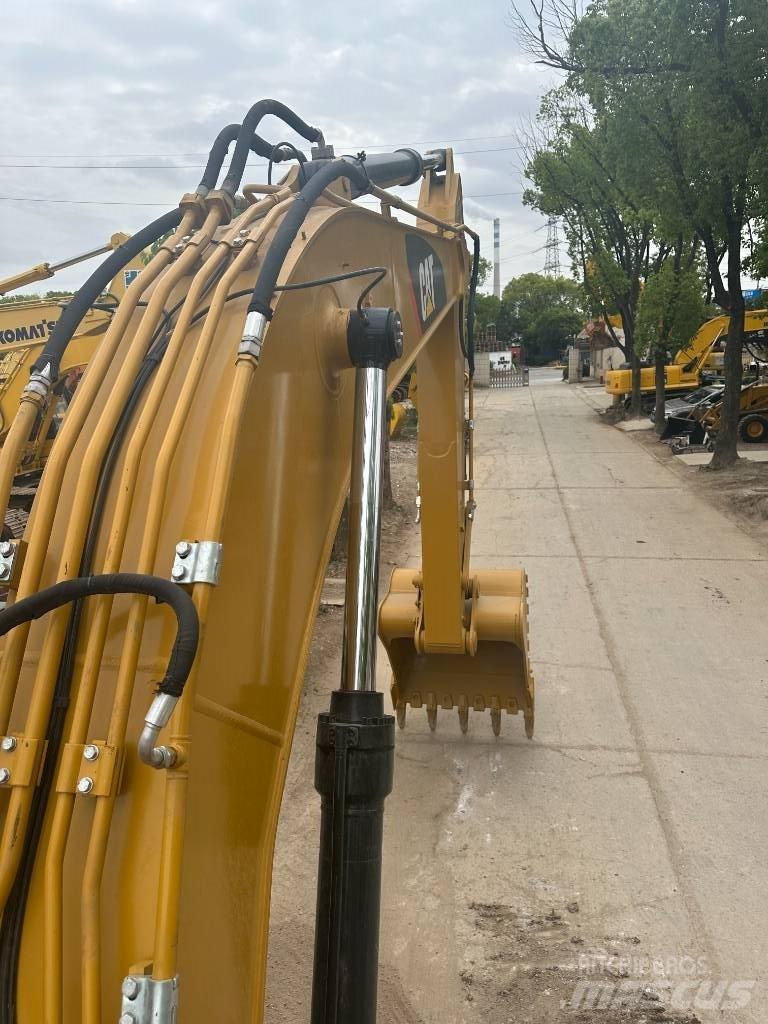 CAT CAT330D Средни екскаватори 7т - 12т