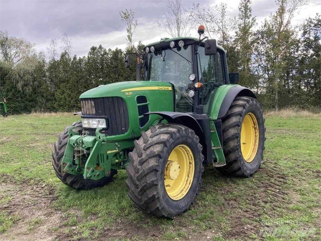 John Deere 7430 Трактори