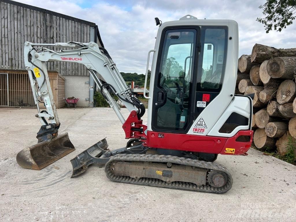 Takeuchi TB 225 Мини екскаватори < 7 т