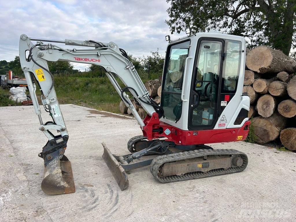 Takeuchi TB 225 Мини екскаватори < 7 т