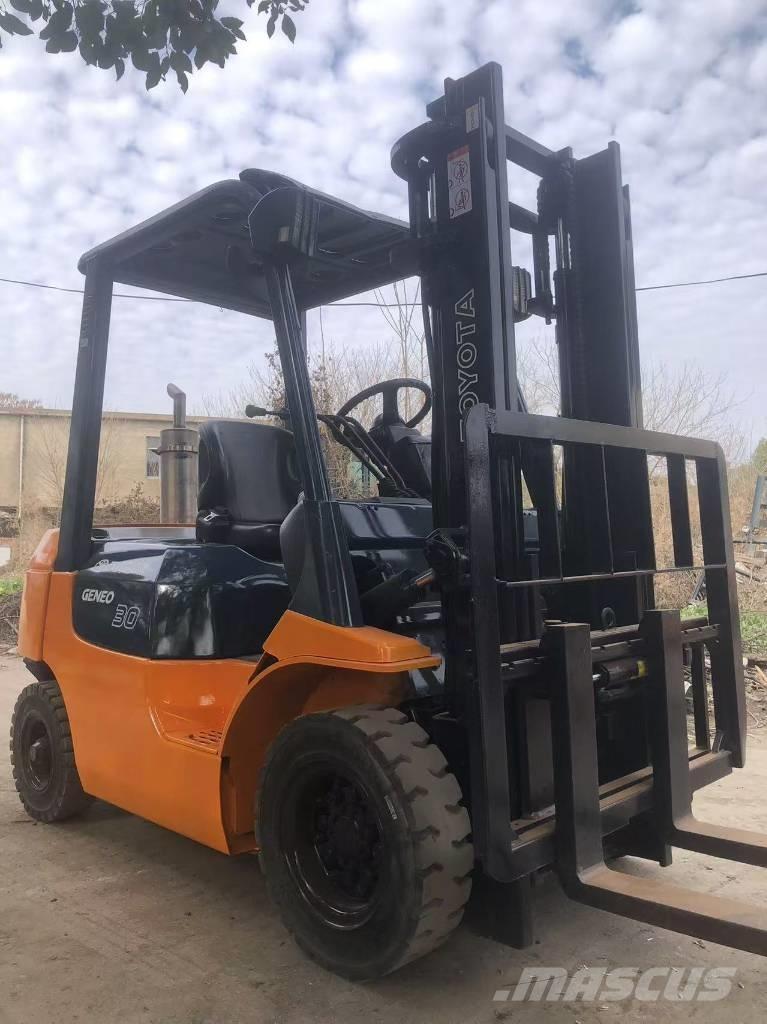 Toyota FD 30 Дизелови камиони