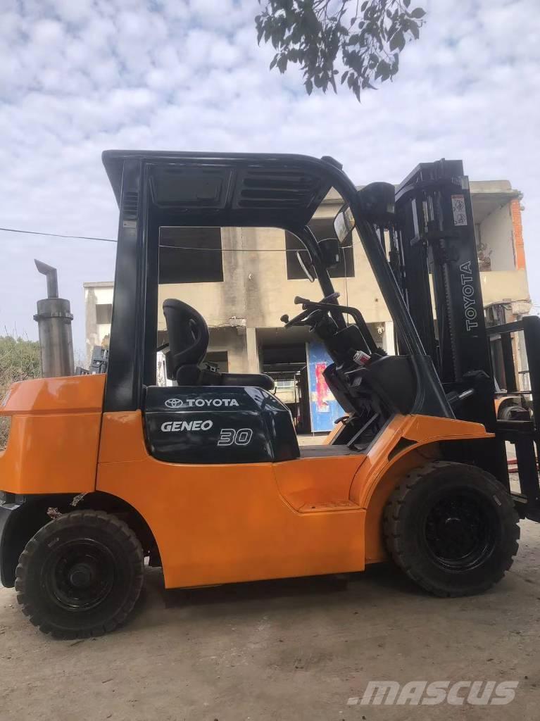 Toyota FD 30 Дизелови камиони