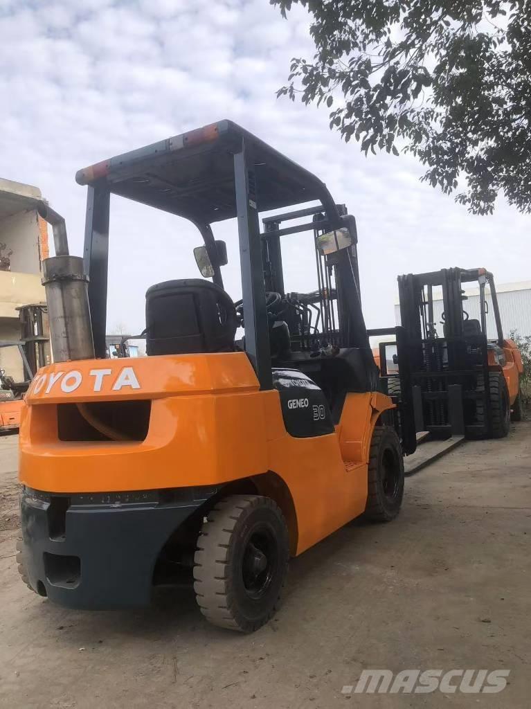 Toyota FD 30 Дизелови камиони