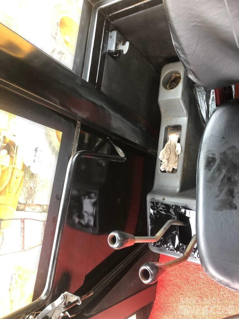 CAT 966 Колесни товарачи