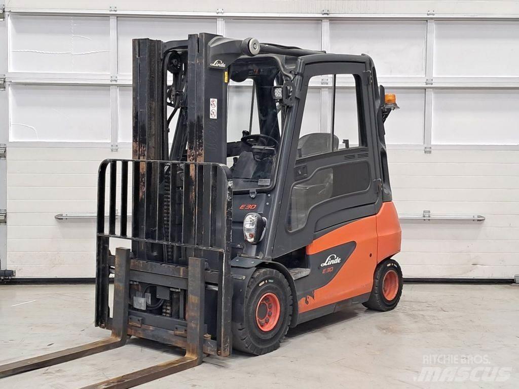 Linde E30-01 Електрически вилични кари-повдигачи