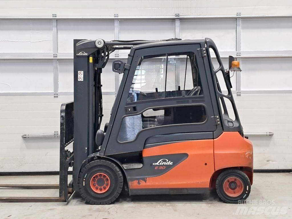 Linde E30-01 Електрически вилични кари-повдигачи