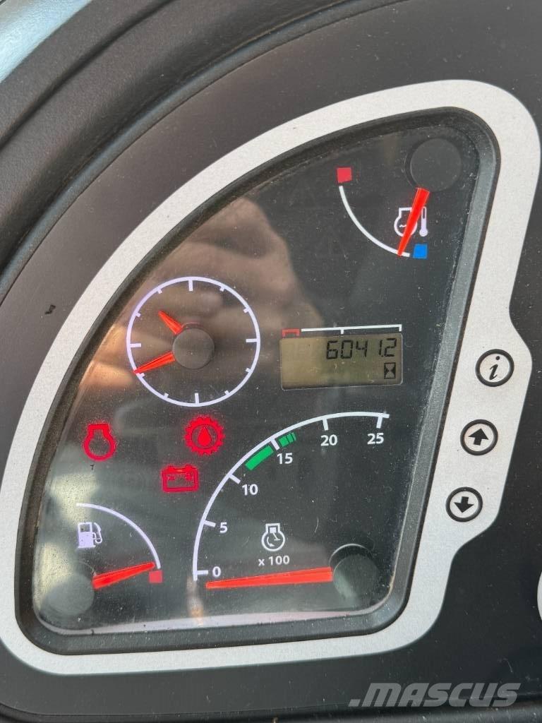 JCB 4CX Товарач със заден ексватор