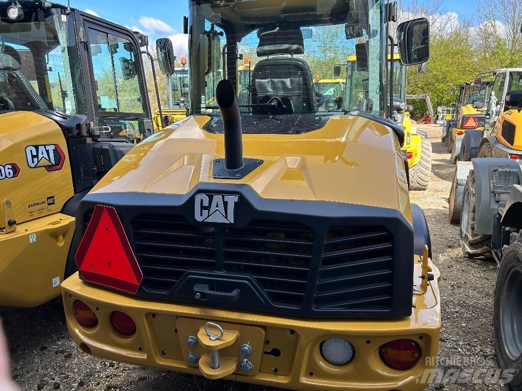 CAT 906 Колесни товарачи