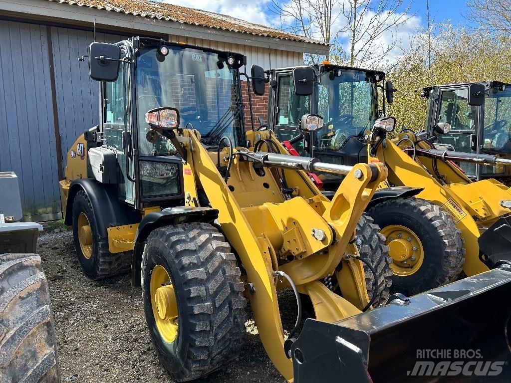 CAT 906 Колесни товарачи