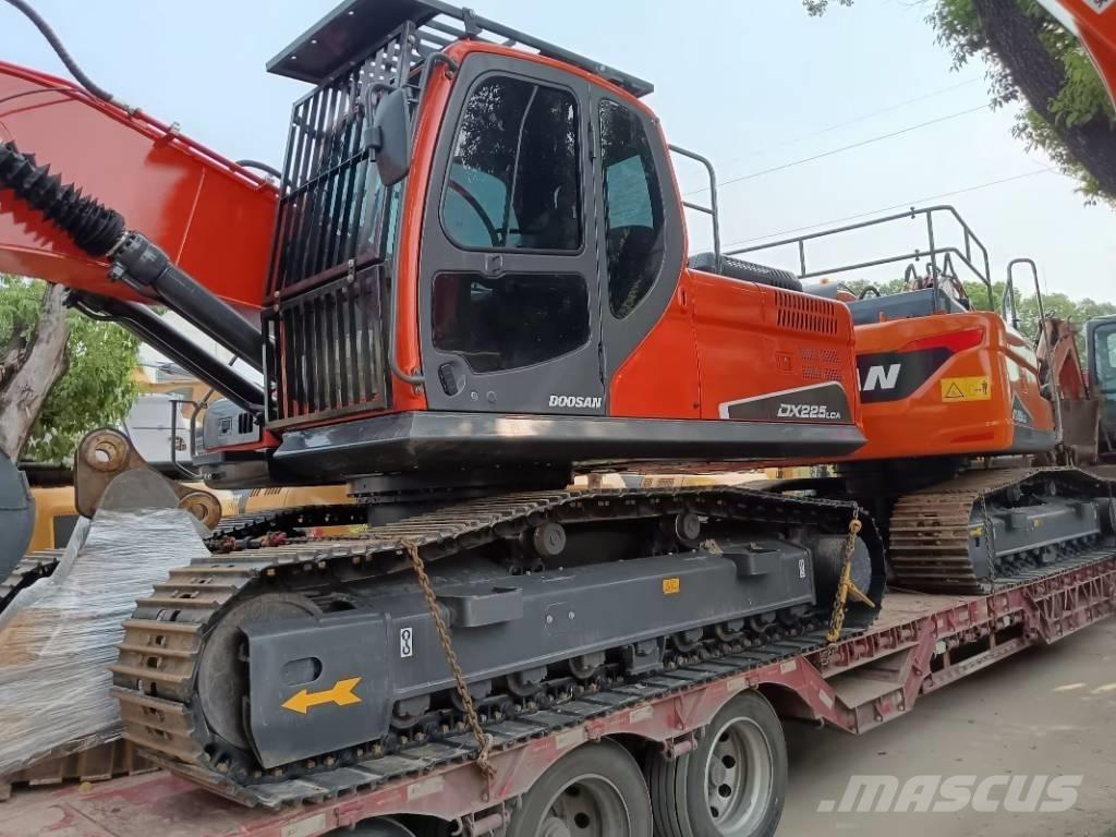 Doosan DX 225 LC Верижен екскаватор