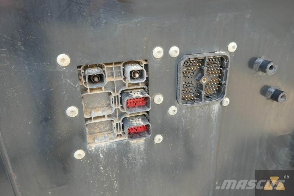CAT 352F Cab Кабини