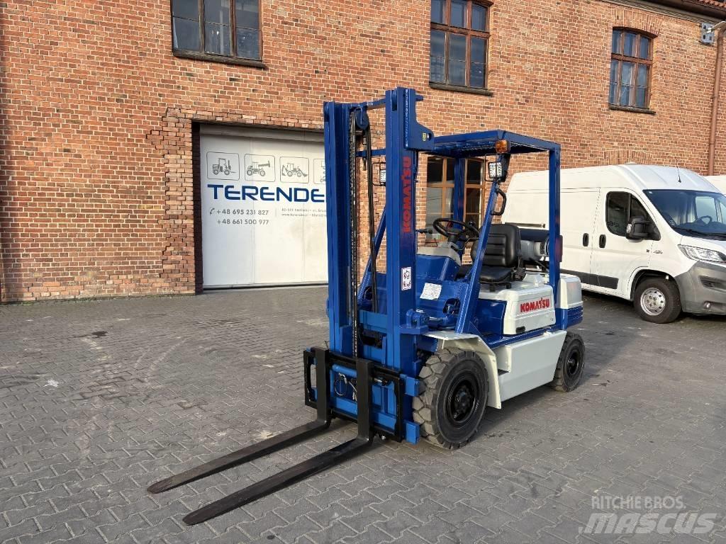 Komatsu FG 20 T-11 Камиони с АГУ