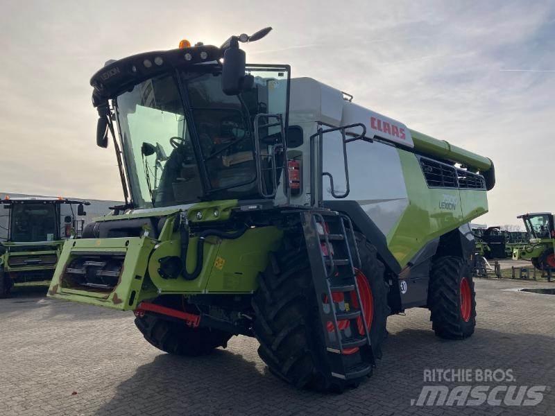 CLAAS LEXION 7500 Комбайни
