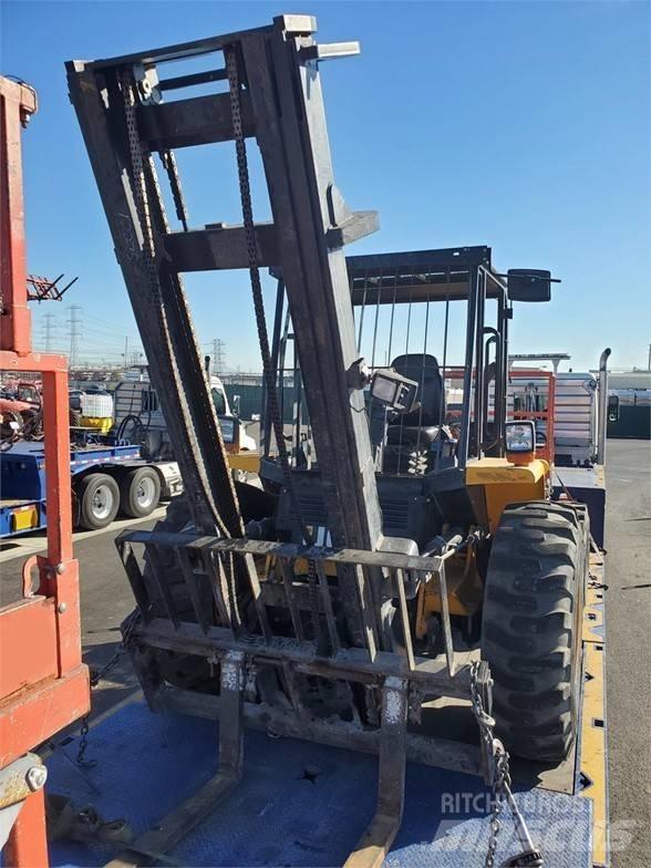 JCB 930 Камиони за херавни местности