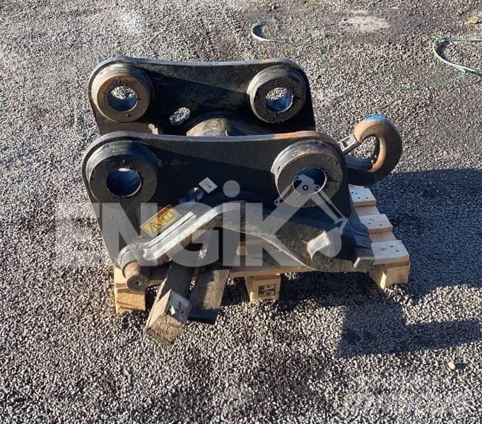 CAT Attache rapide Колесни екскаватори