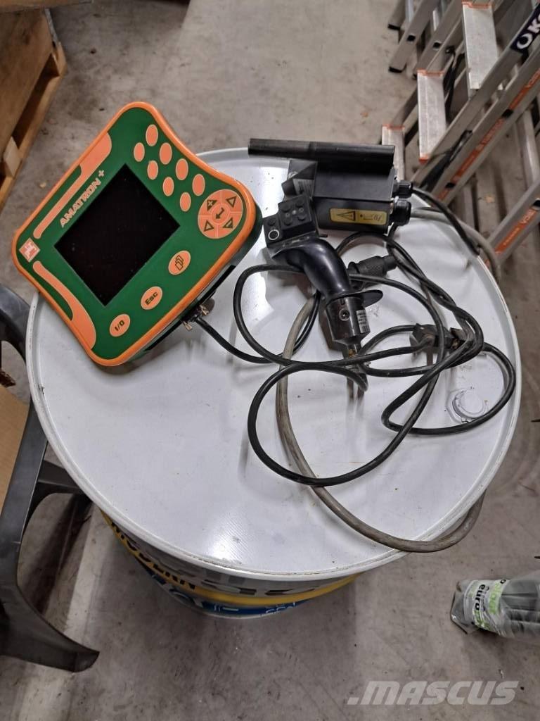 Amazone Ux 3200 20m Прикачни пръскачки
