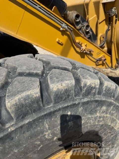 CAT 930 H Колесни товарачи