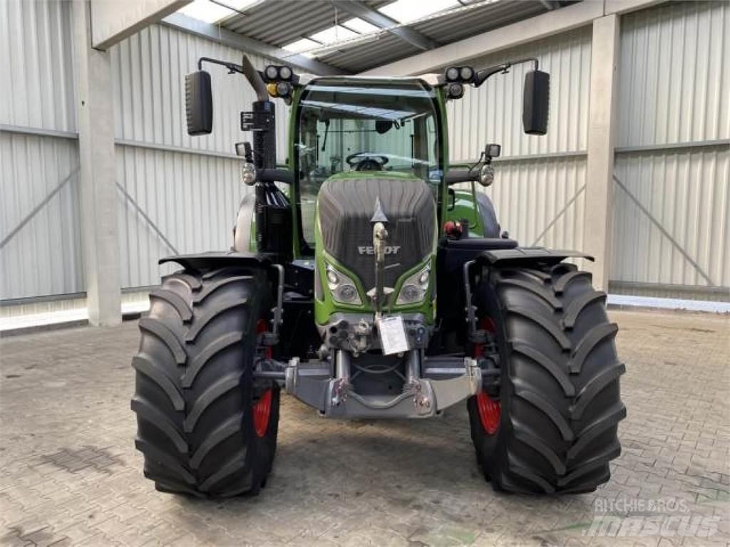 Fendt 724 Vario S4 Трактори