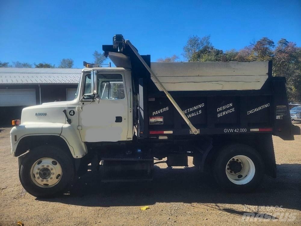 Ford L8000 Самосвал