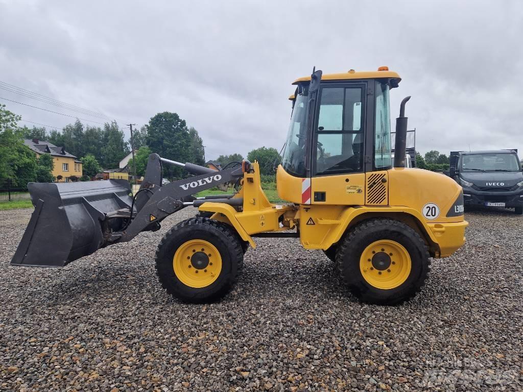 Volvo L 30 Колесни товарачи
