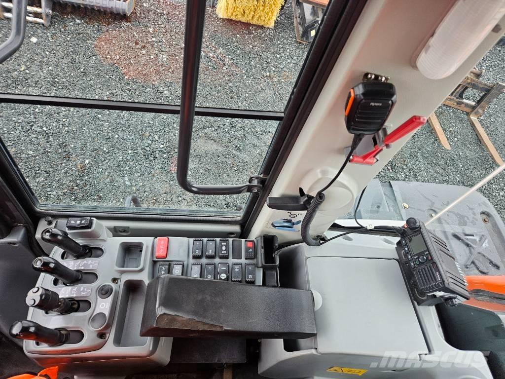Hitachi ZW 180-6 Колесни товарачи