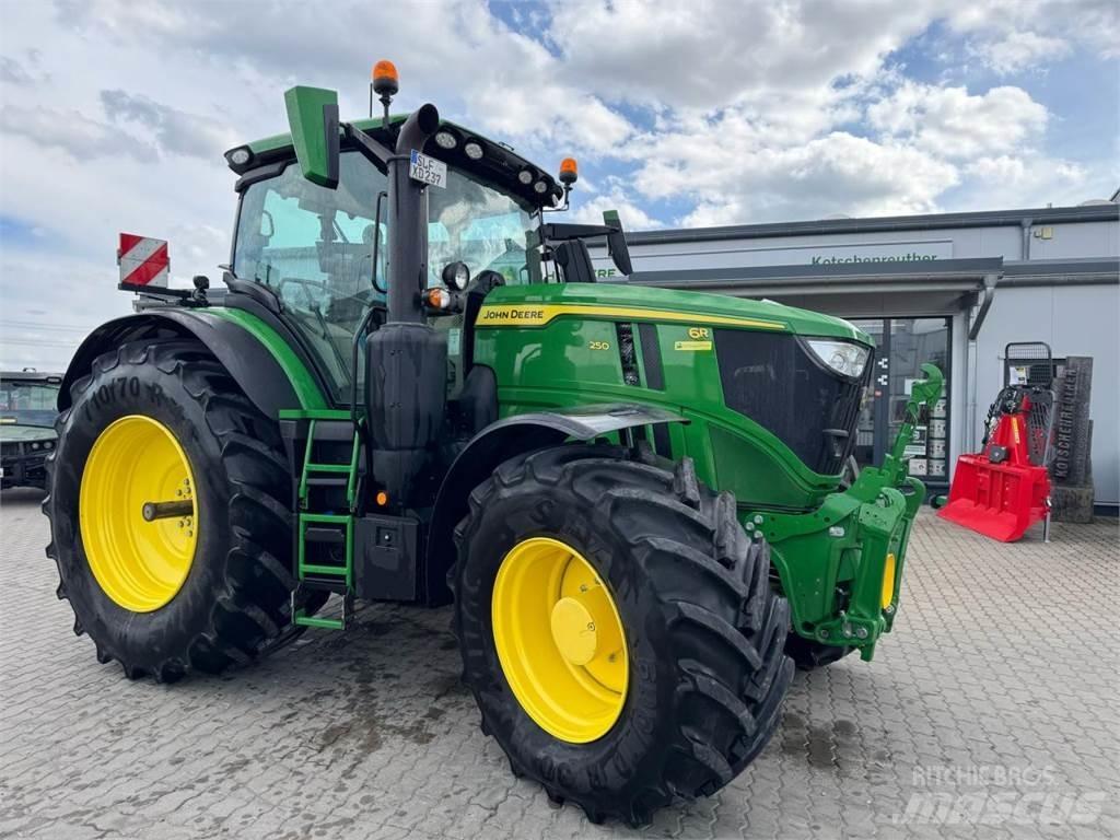 John Deere 6R 250 Трактори