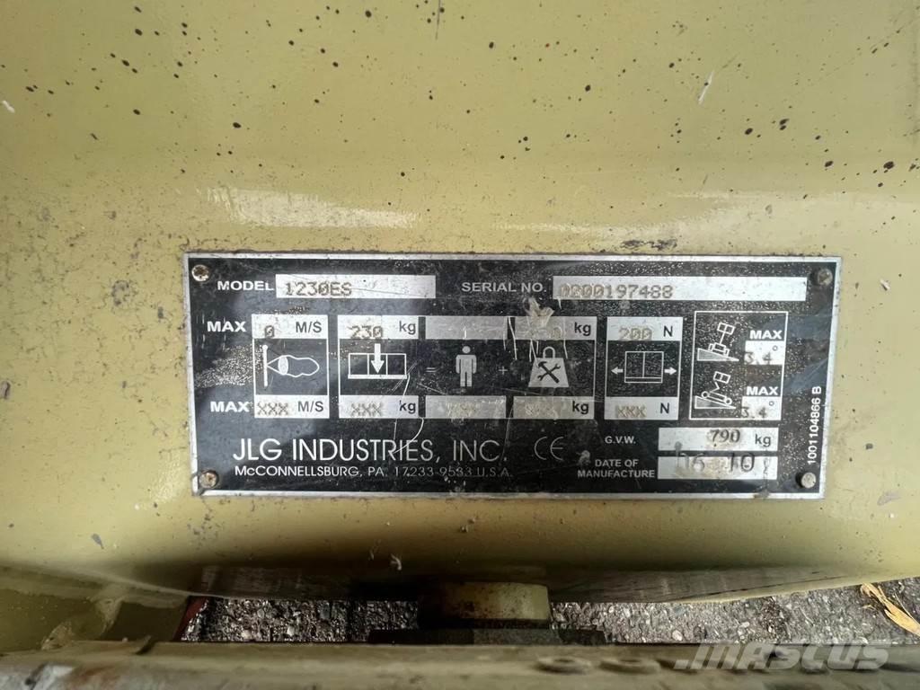 JLG 1230ES Телескопични повдигачи

