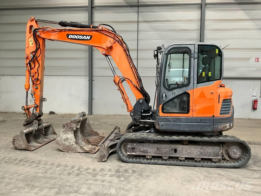 Doosan DX 80 R Средни екскаватори 7т - 12т
