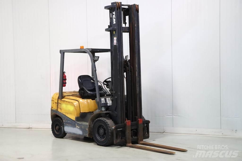 TCM FD25T3 Дизелови камиони